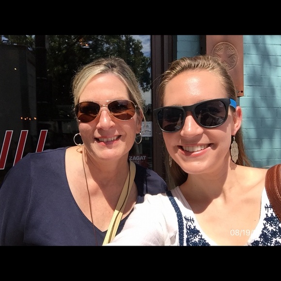 Meet your Posher, Sandra - Picture 1 of 1